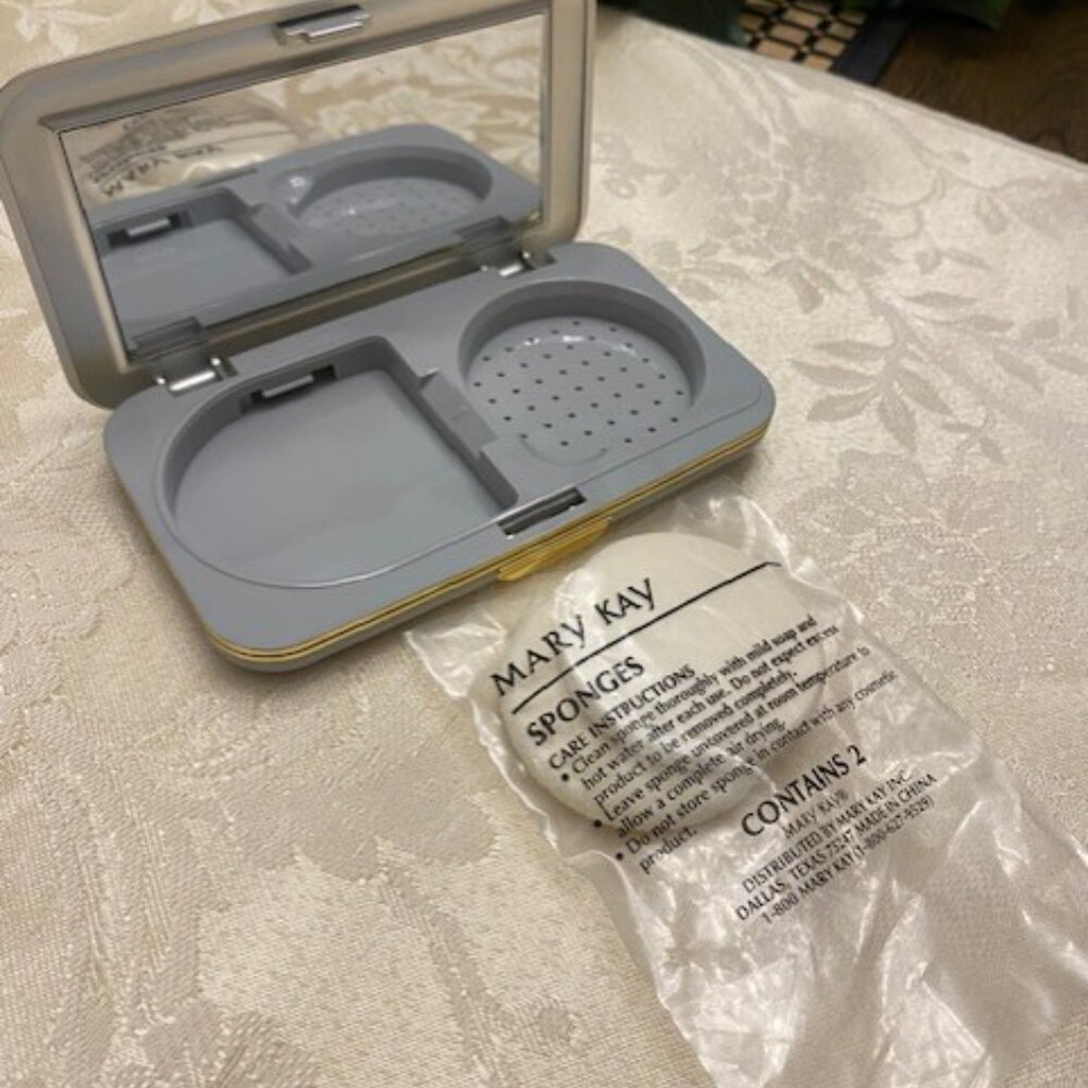 Mary Kay Timewise Silver Refillable Compact